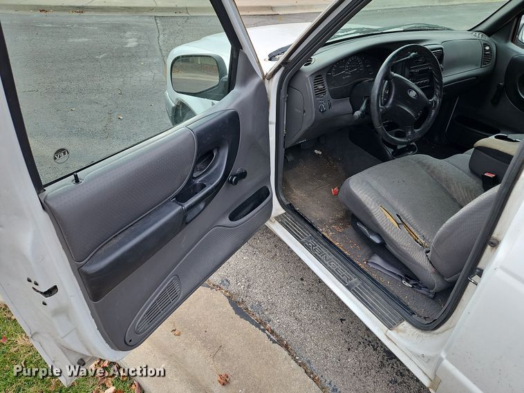 image for item LB9612 2001 Ford Ranger  Crew Cab pickup truck
