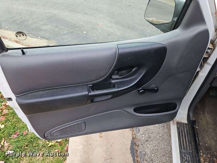 image for item LB9612 2001 Ford Ranger  Crew Cab pickup truck