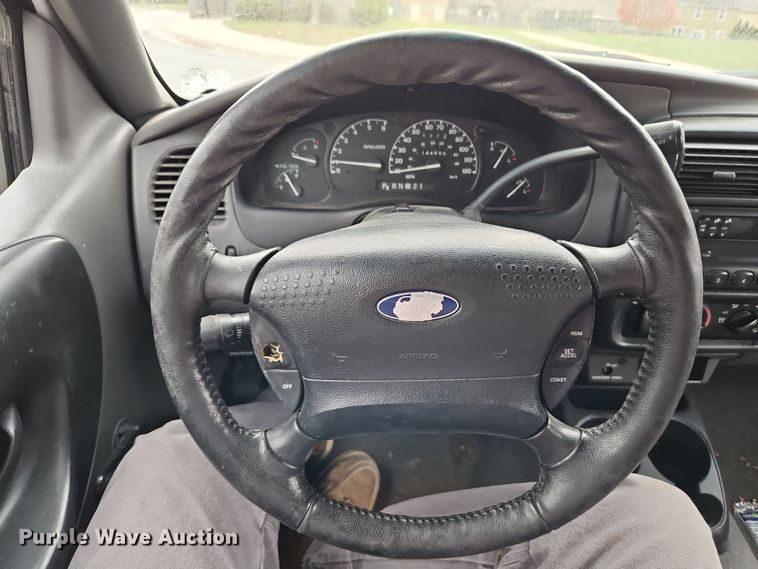 image for item LB9612 2001 Ford Ranger  Crew Cab pickup truck