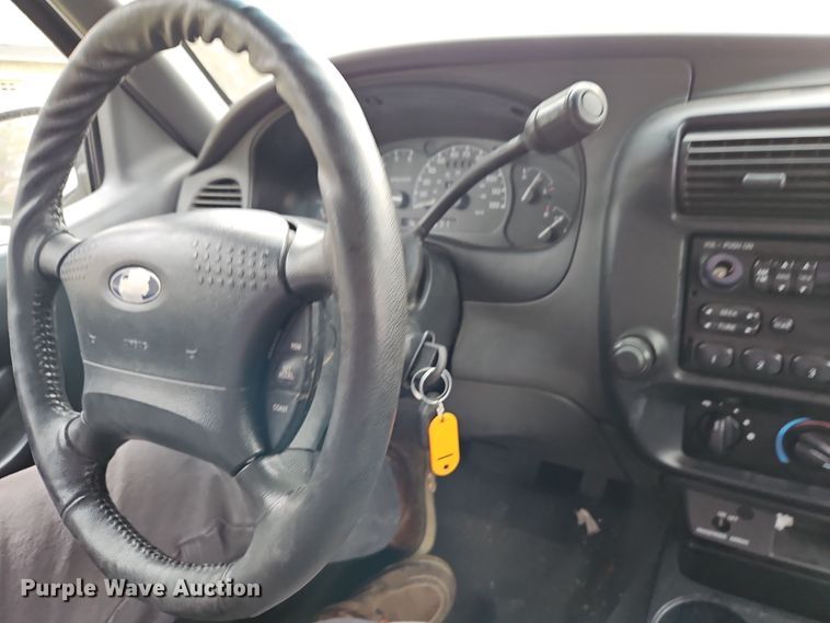 image for item LB9612 2001 Ford Ranger  Crew Cab pickup truck