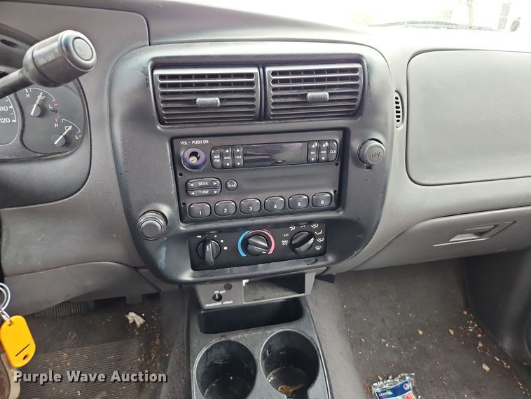 image for item LB9612 2001 Ford Ranger  Crew Cab pickup truck