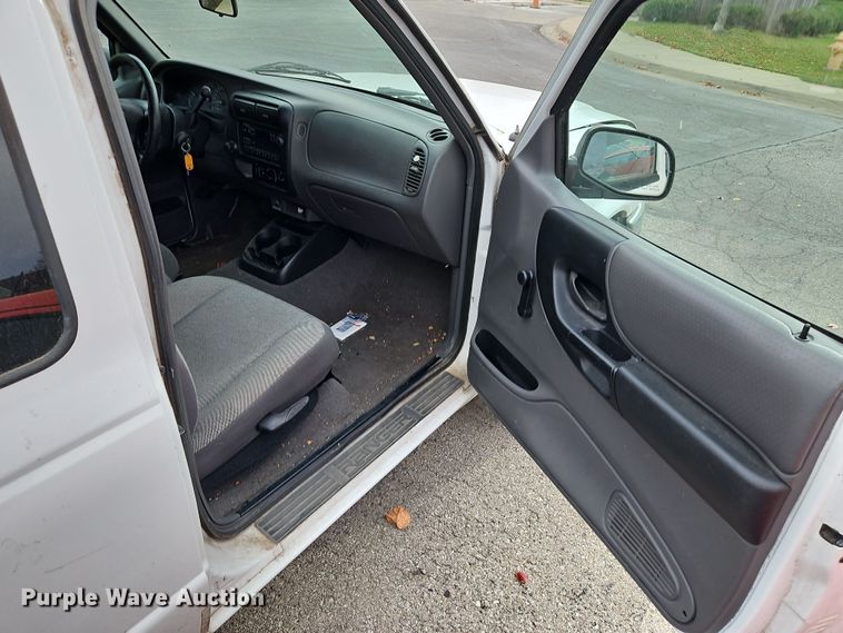 image for item LB9612 2001 Ford Ranger  Crew Cab pickup truck