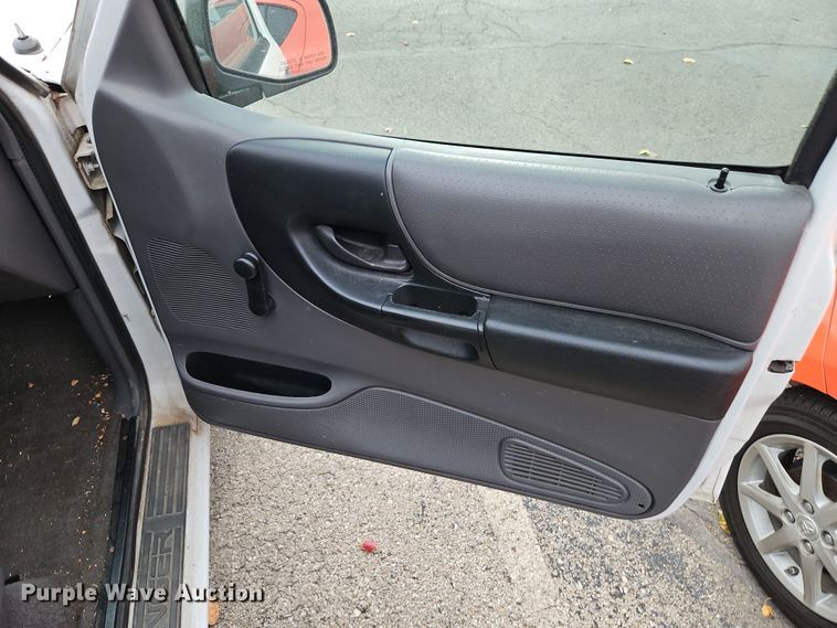 image for item LB9612 2001 Ford Ranger  Crew Cab pickup truck