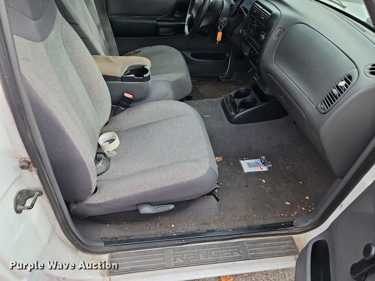 image for item LB9612 2001 Ford Ranger  Crew Cab pickup truck