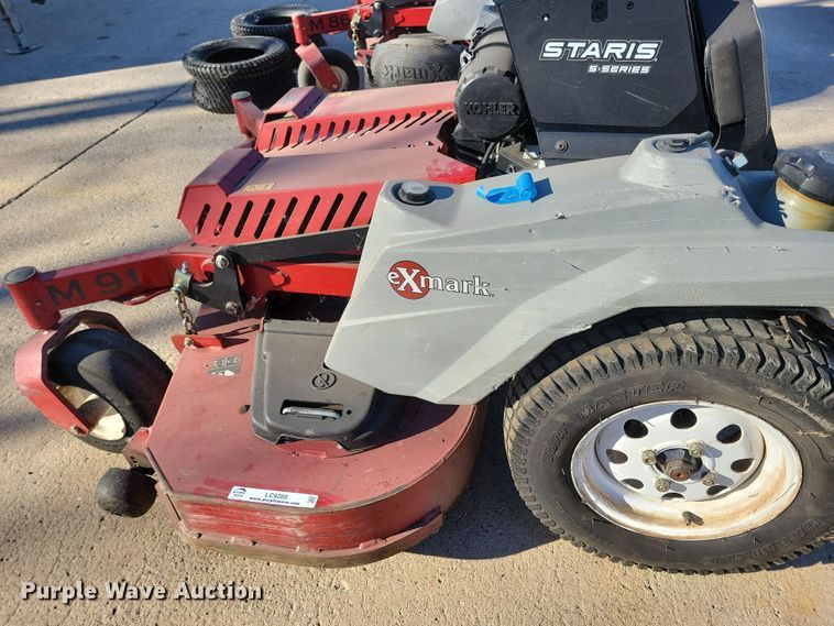 image for item LC9285 2019 Exmark Staris S-Series  ZTR lawn mower