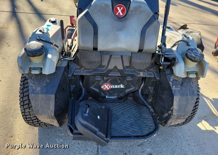 image for item LC9286 2019 Exmark Staris S-Series  ZTR lawn mower