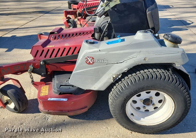 image for item LC9288 2019 Exmark Staris S-Series  ZTR lawn mower