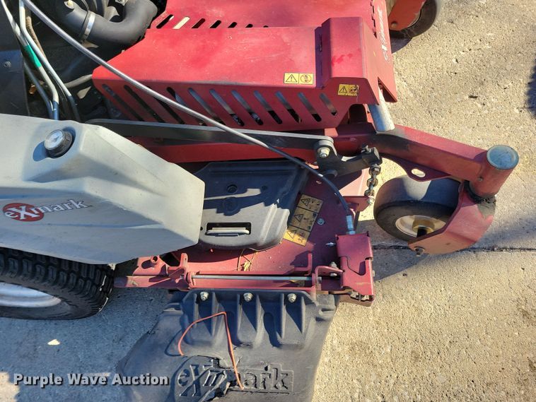 image for item LC9288 2019 Exmark Staris S-Series  ZTR lawn mower
