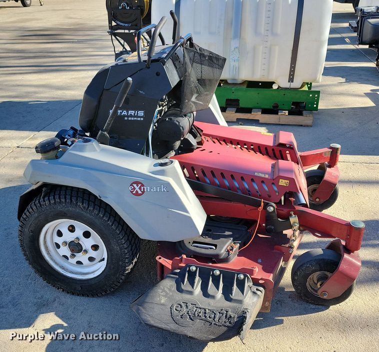 image for item LC9289 2019 Exmark Staris S-Series  ZTR lawn mower