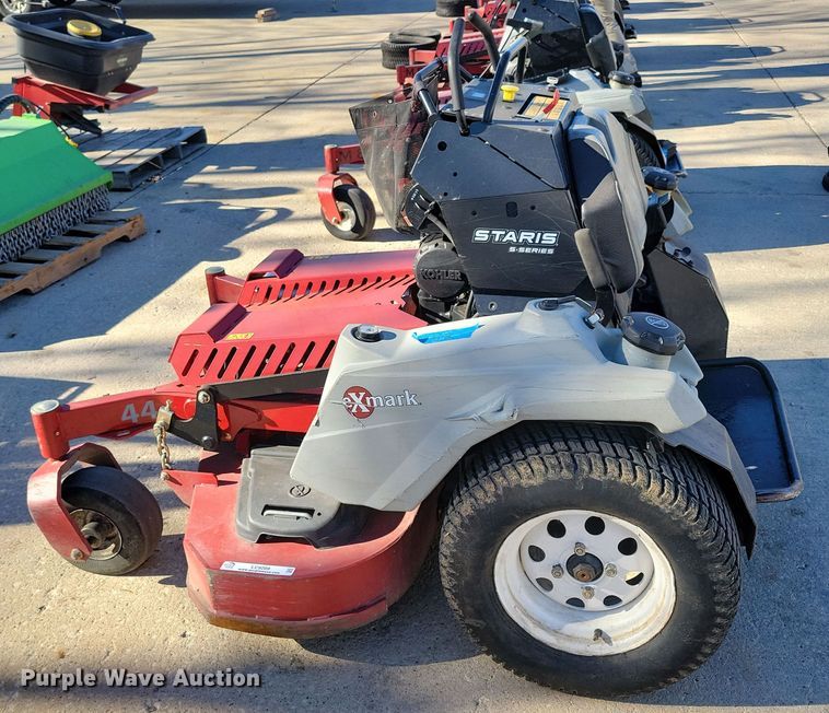 image for item LC9289 2019 Exmark Staris S-Series  ZTR lawn mower