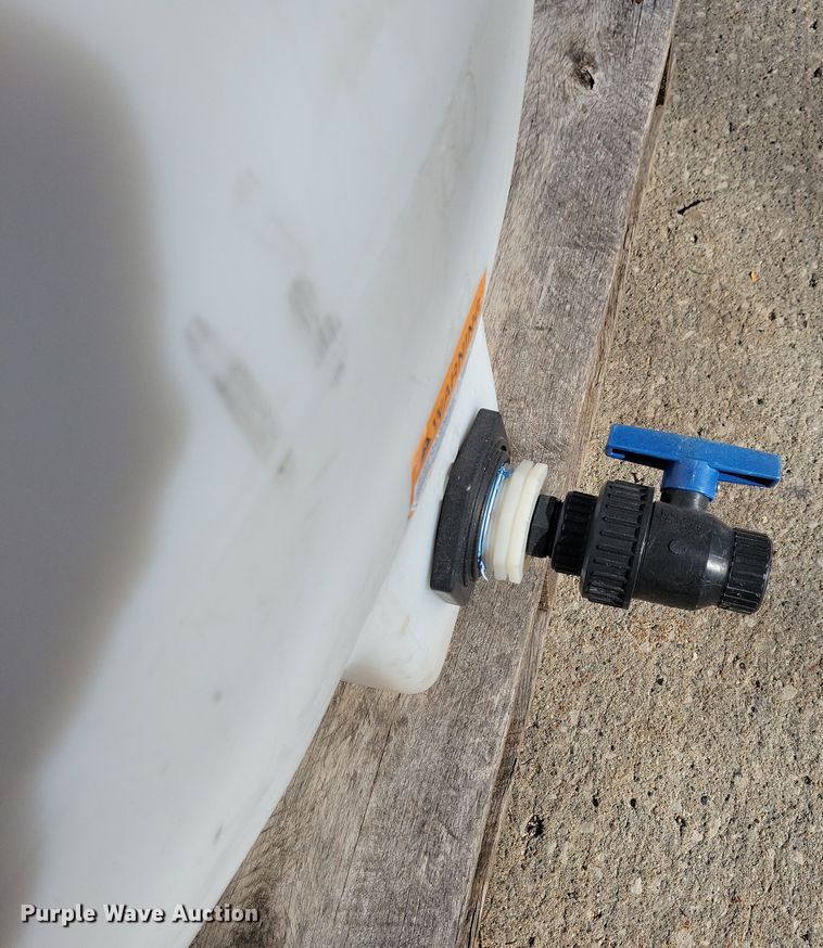 image for item LC9293 (4) poly water tanks