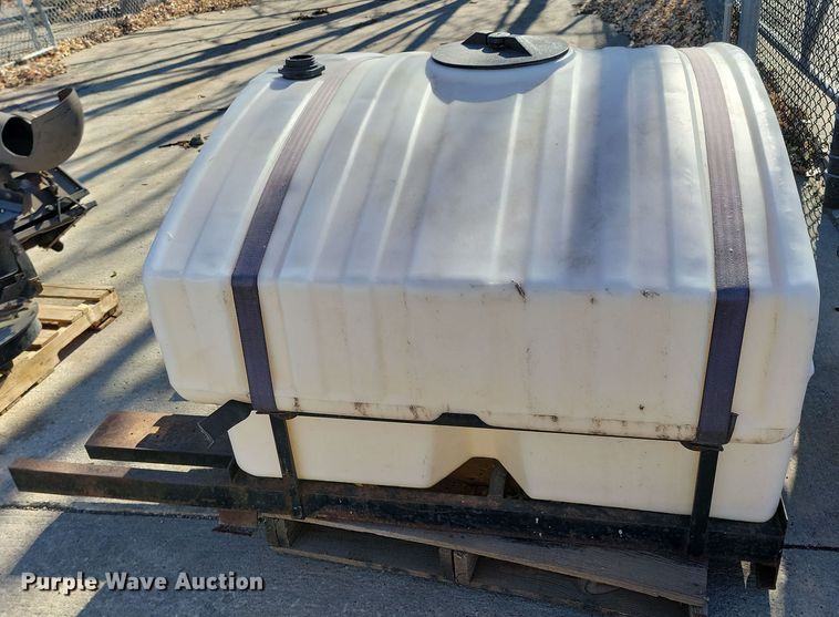 image for item LC9293 (4) poly water tanks