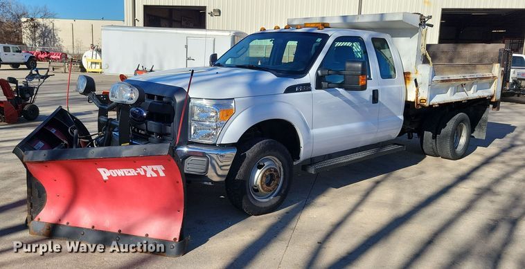 image for item LC9305 2013 Ford F350 Super Duty  SuperCab dump bed pickup truck