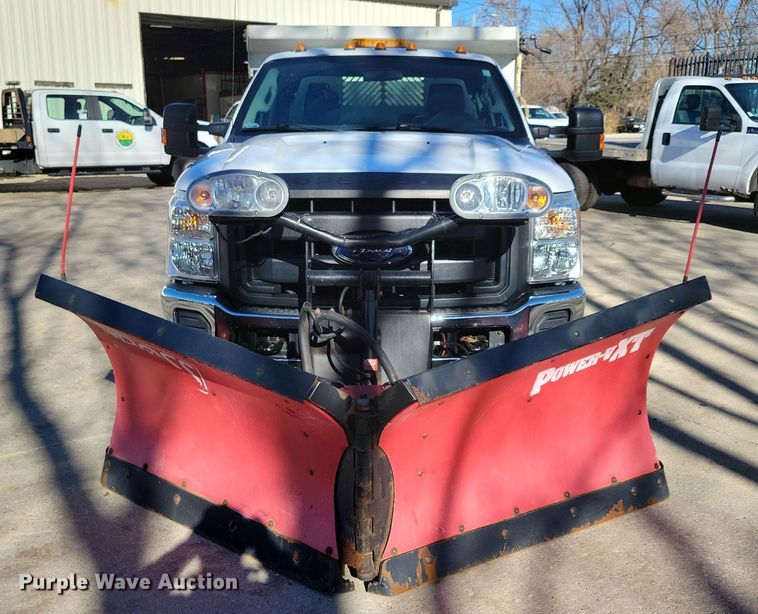 image for item LC9305 2013 Ford F350 Super Duty  SuperCab dump bed pickup truck