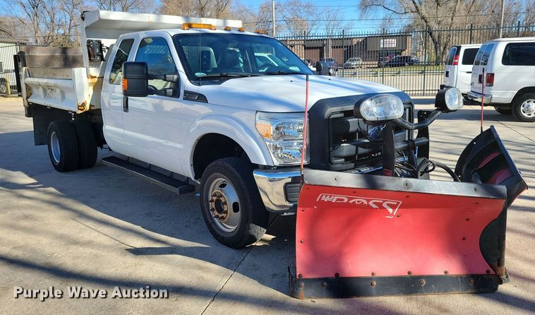 image for item LC9305 2013 Ford F350 Super Duty  SuperCab dump bed pickup truck