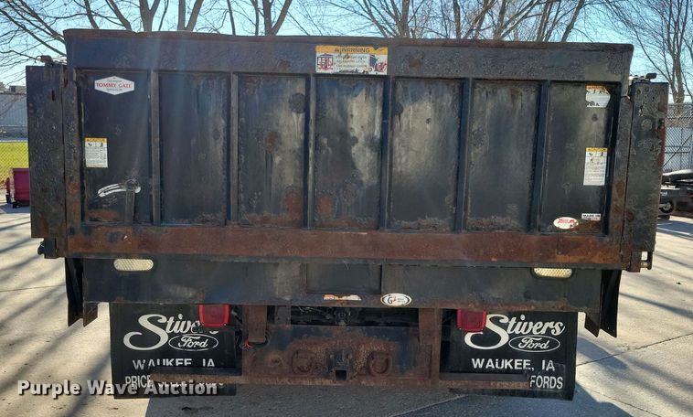 image for item LC9305 2013 Ford F350 Super Duty  SuperCab dump bed pickup truck