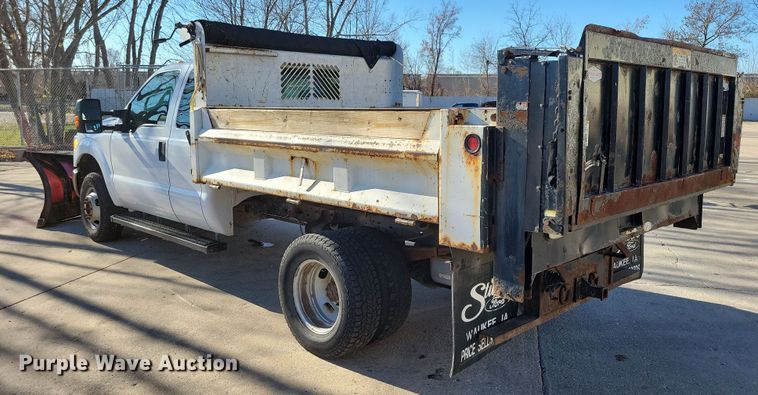 image for item LC9305 2013 Ford F350 Super Duty  SuperCab dump bed pickup truck