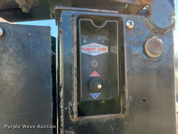 image for item LC9305 2013 Ford F350 Super Duty  SuperCab dump bed pickup truck