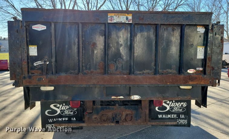 image for item LC9305 2013 Ford F350 Super Duty  SuperCab dump bed pickup truck