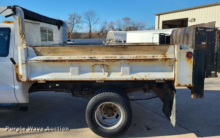 image for item LC9305 2013 Ford F350 Super Duty  SuperCab dump bed pickup truck