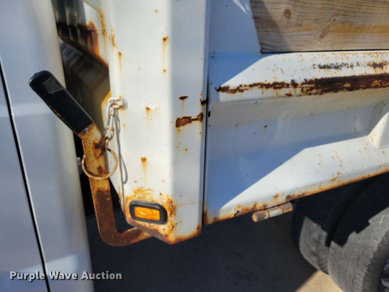 image for item LC9305 2013 Ford F350 Super Duty  SuperCab dump bed pickup truck