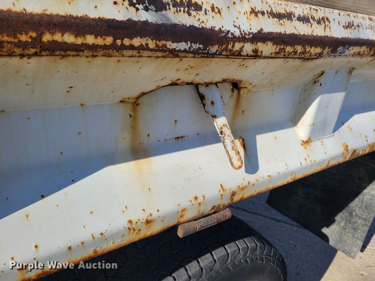 image for item LC9305 2013 Ford F350 Super Duty  SuperCab dump bed pickup truck