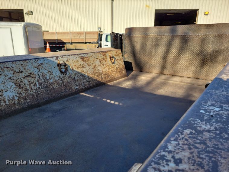 image for item LC9305 2013 Ford F350 Super Duty  SuperCab dump bed pickup truck