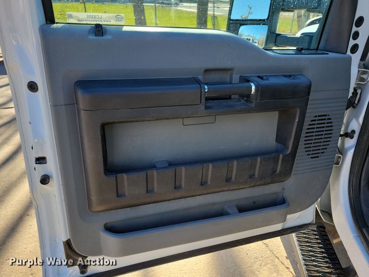 image for item LC9305 2013 Ford F350 Super Duty  SuperCab dump bed pickup truck