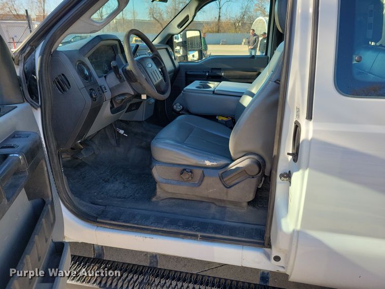 image for item LC9305 2013 Ford F350 Super Duty  SuperCab dump bed pickup truck