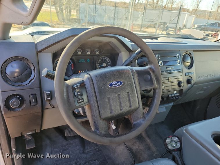 image for item LC9305 2013 Ford F350 Super Duty  SuperCab dump bed pickup truck