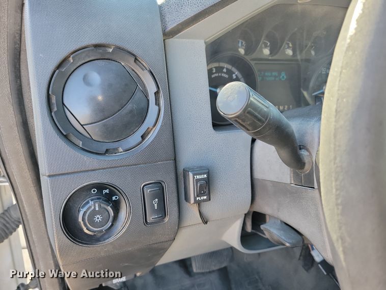 image for item LC9305 2013 Ford F350 Super Duty  SuperCab dump bed pickup truck