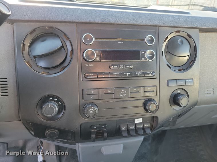 image for item LC9305 2013 Ford F350 Super Duty  SuperCab dump bed pickup truck