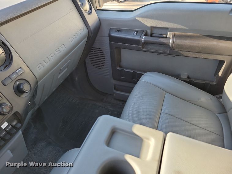 image for item LC9305 2013 Ford F350 Super Duty  SuperCab dump bed pickup truck