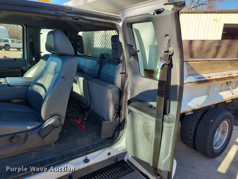 image for item LC9305 2013 Ford F350 Super Duty  SuperCab dump bed pickup truck