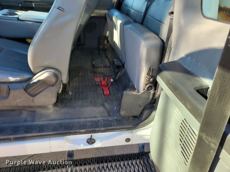 image for item LC9305 2013 Ford F350 Super Duty  SuperCab dump bed pickup truck