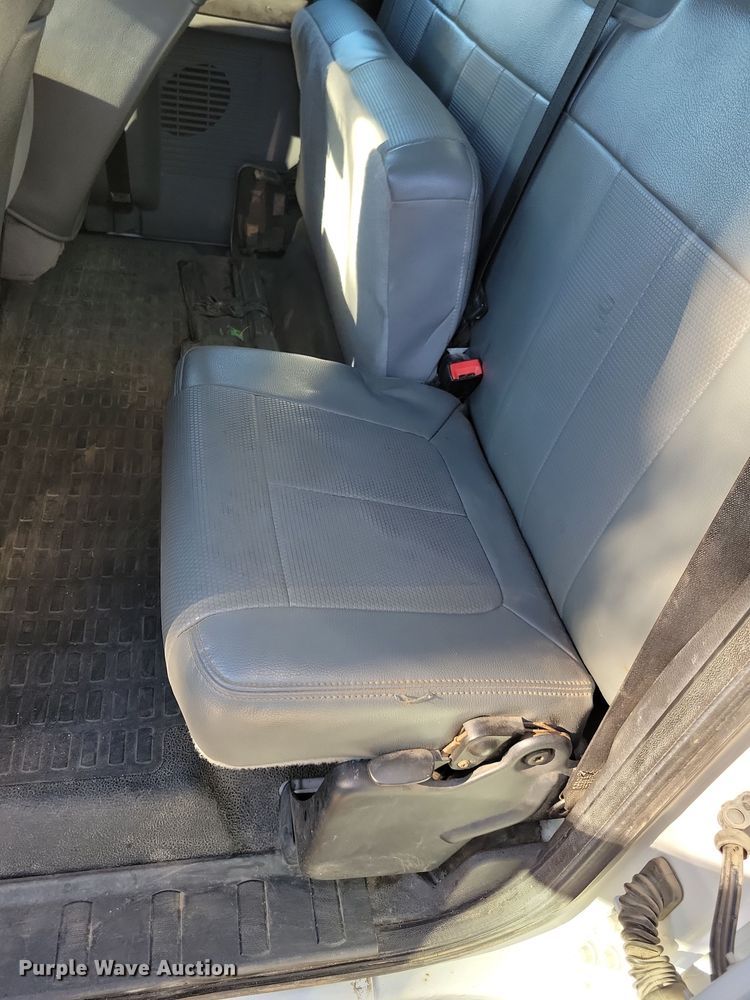 image for item LC9305 2013 Ford F350 Super Duty  SuperCab dump bed pickup truck