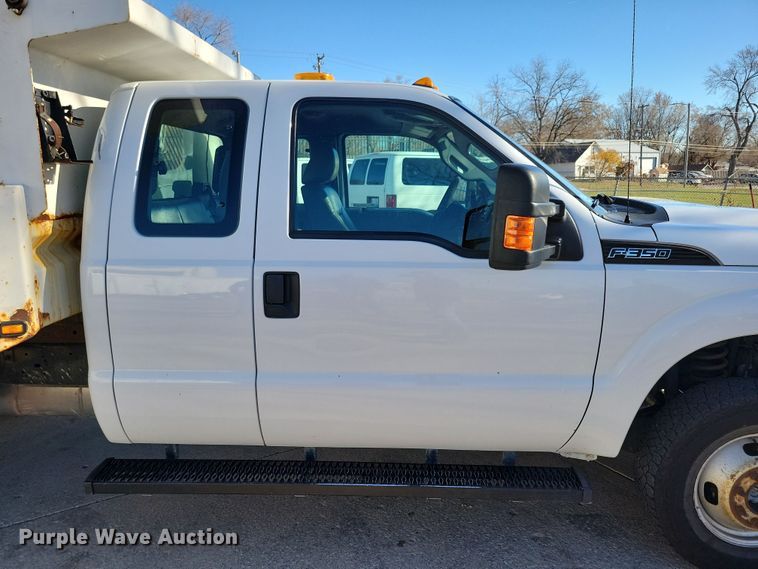 image for item LC9305 2013 Ford F350 Super Duty  SuperCab dump bed pickup truck