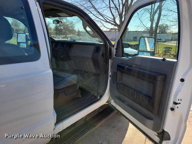 image for item LC9305 2013 Ford F350 Super Duty  SuperCab dump bed pickup truck