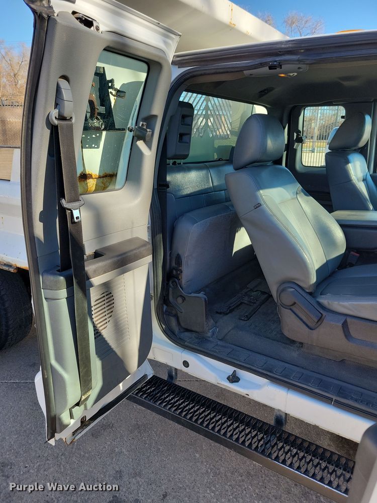 image for item LC9305 2013 Ford F350 Super Duty  SuperCab dump bed pickup truck