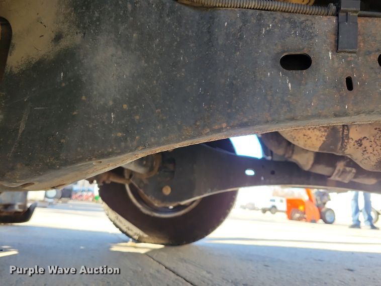 image for item LC9305 2013 Ford F350 Super Duty  SuperCab dump bed pickup truck