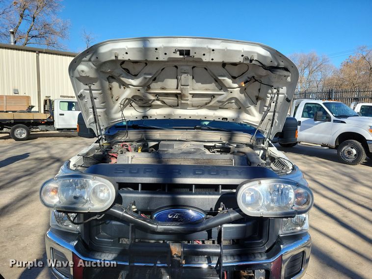 image for item LC9305 2013 Ford F350 Super Duty  SuperCab dump bed pickup truck