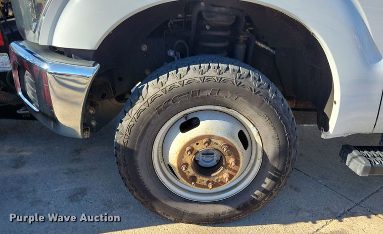 image for item LC9305 2013 Ford F350 Super Duty  SuperCab dump bed pickup truck