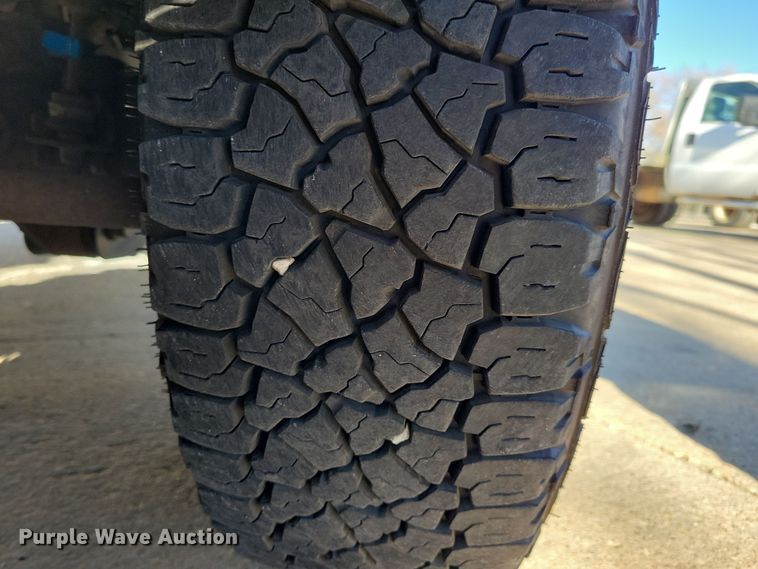 image for item LC9305 2013 Ford F350 Super Duty  SuperCab dump bed pickup truck