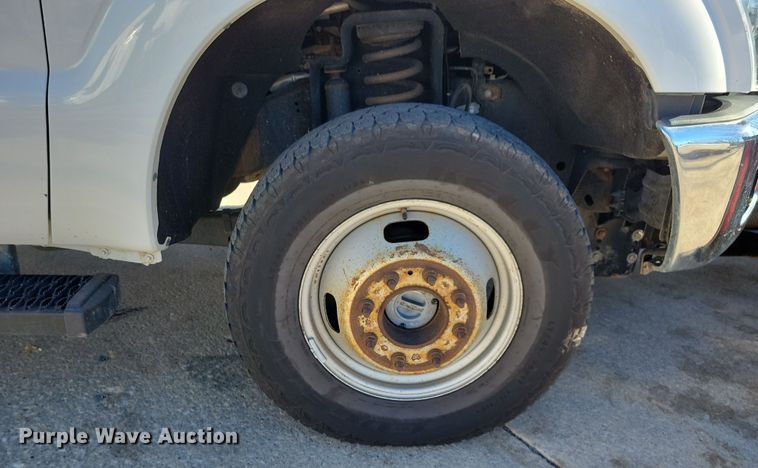 image for item LC9305 2013 Ford F350 Super Duty  SuperCab dump bed pickup truck