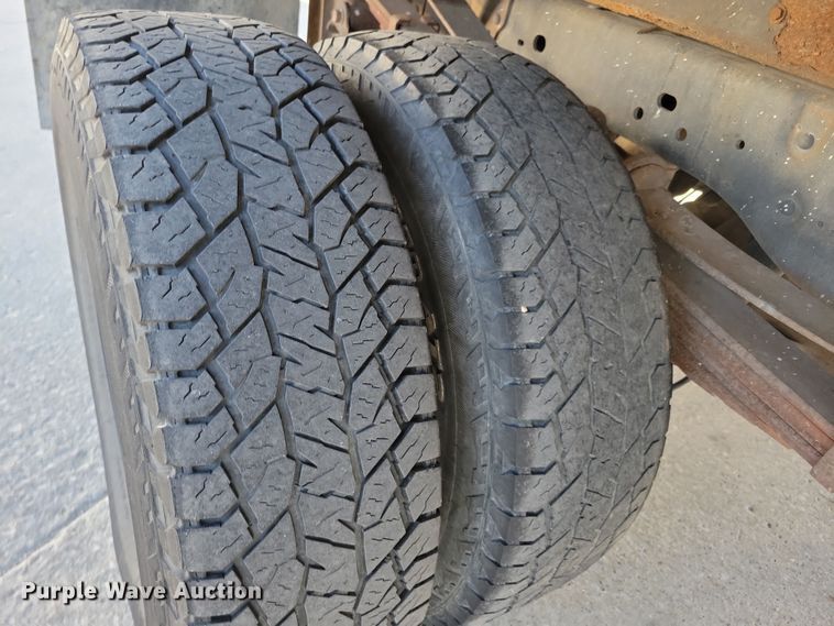 image for item LC9305 2013 Ford F350 Super Duty  SuperCab dump bed pickup truck