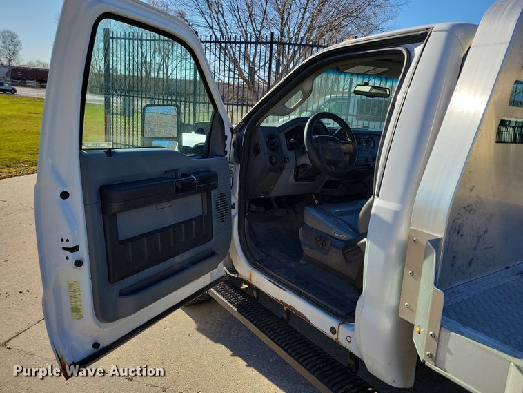 image for item LC9308 2011 Ford F350 Super Duty  flatbed pickup truck