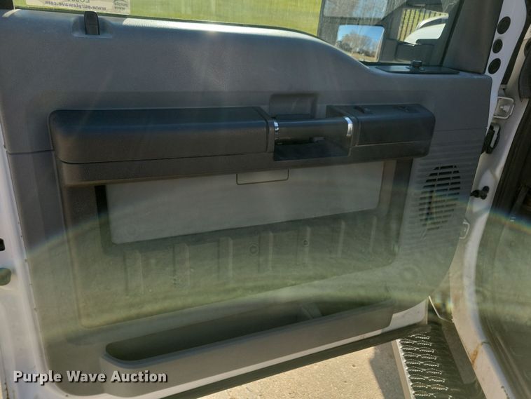 image for item LC9308 2011 Ford F350 Super Duty  flatbed pickup truck