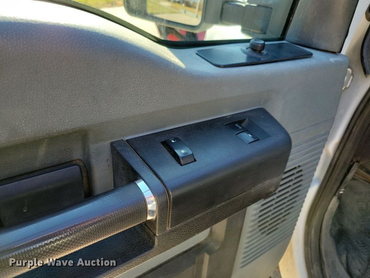 image for item LC9308 2011 Ford F350 Super Duty  flatbed pickup truck