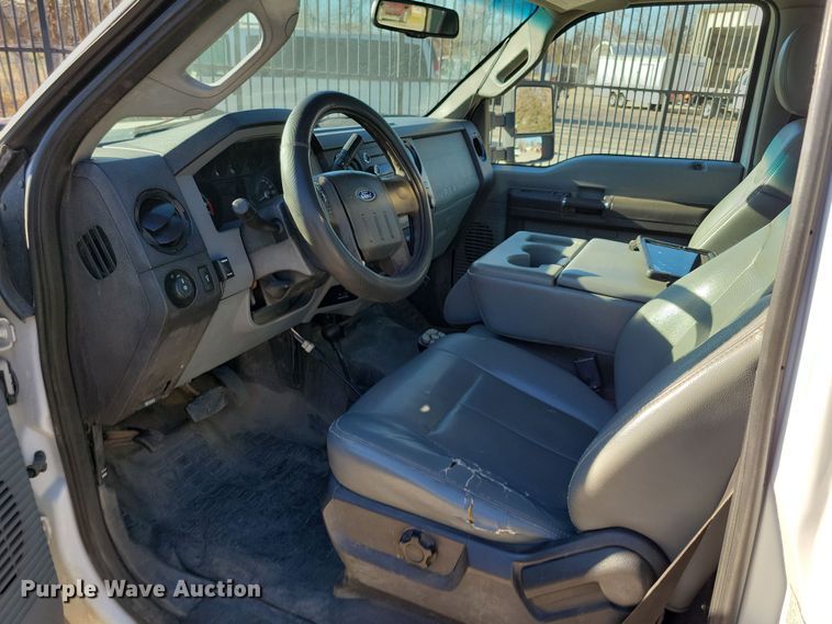 image for item LC9308 2011 Ford F350 Super Duty  flatbed pickup truck