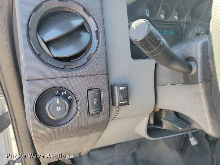 image for item LC9308 2011 Ford F350 Super Duty  flatbed pickup truck